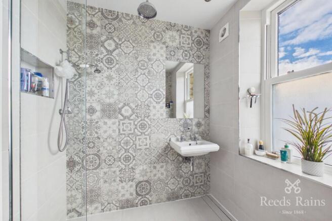 4 bed Detached for sale Image 11