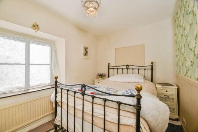 7 bed Link Detached House for sale Image 11