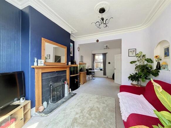 4 bed House for sale Image 4