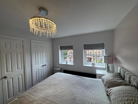 4 bed Detached for sale Image 11