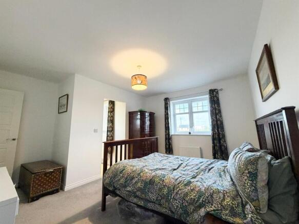 4 bed Detached for sale Image 8