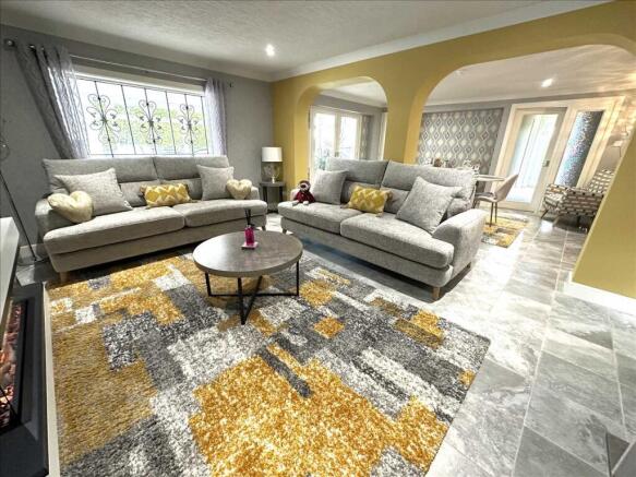 6 bed House for sale Image 9