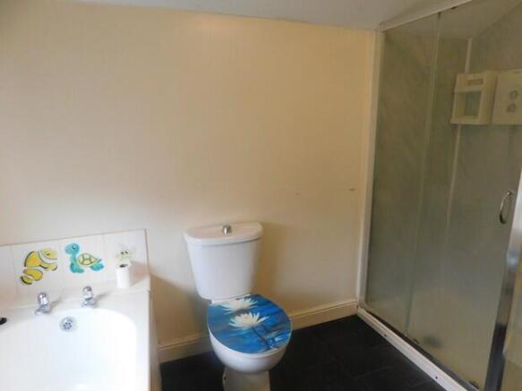150 Crom Bathroom 3