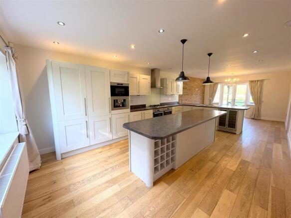 Kitchen/Dining Area