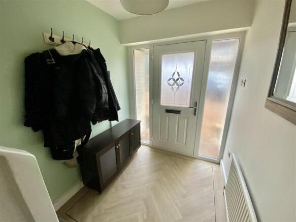 4 bed Semi-Detached for sale Image 4