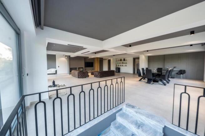 Upstairs sitting and dining area