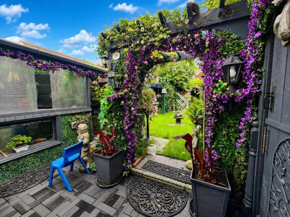 3 bed Semi-Detached for sale Image 9