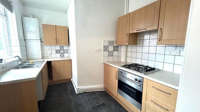 3 bed Terraced to rent Image 4
