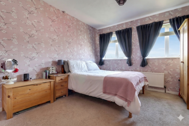 4 bed Semi-Detached for sale Image 11