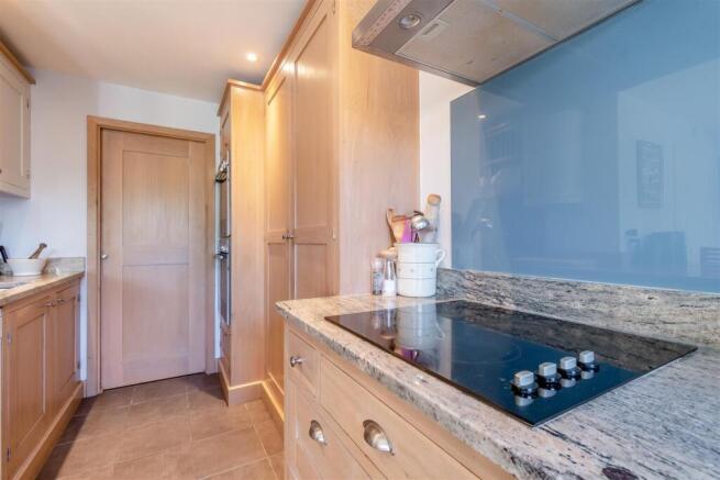 8655519-interior45.jpg