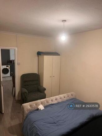 3 bed Flat to rent Image 10