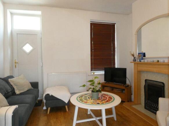 2 bed Terraced to rent Image 5