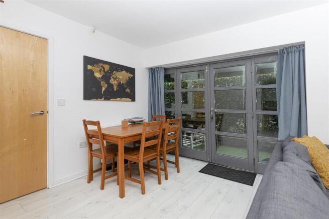 2 bed Apartment for sale Image 11