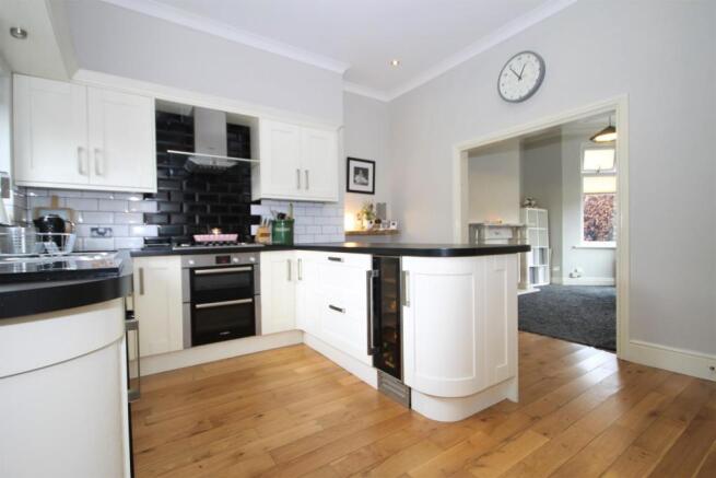 KITCHEN-BREAKFAST ROOM