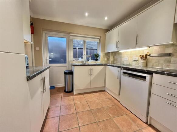 Woolner Road, Clacton-On-Sea, Essex photo 3