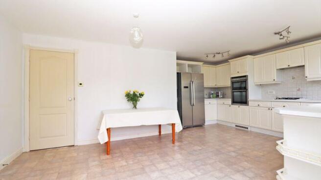 KITCHEN/BREAKFAST ROOM