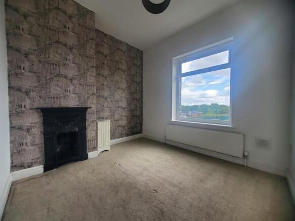 2 bed Terraced to rent Image 7
