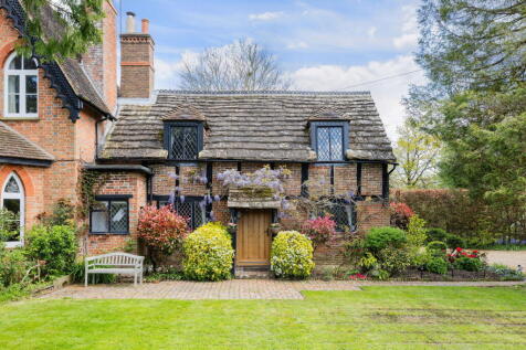 East Grinstead Road, Lingfield, RH7 6NE