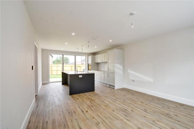 4 bed Semi-Detached for sale Image 5