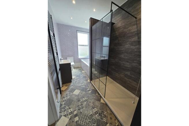 2 bed Terraced for sale in wakefield