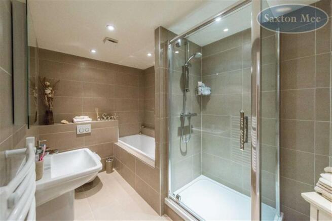 LUXURIOUS BATHROOM