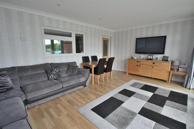 SITTING ROOM/GARDEN ROOM