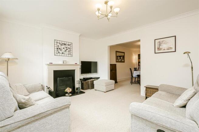 house-duncan-road-burgh-heath-101.jpg