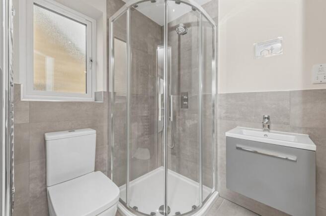 5 bed Detached for sale Image 9