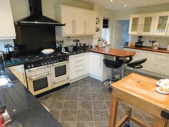 KITCHEN / BREAKFAST ROOM