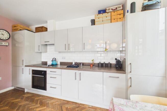 2 bed Ground Flat for sale Image 5