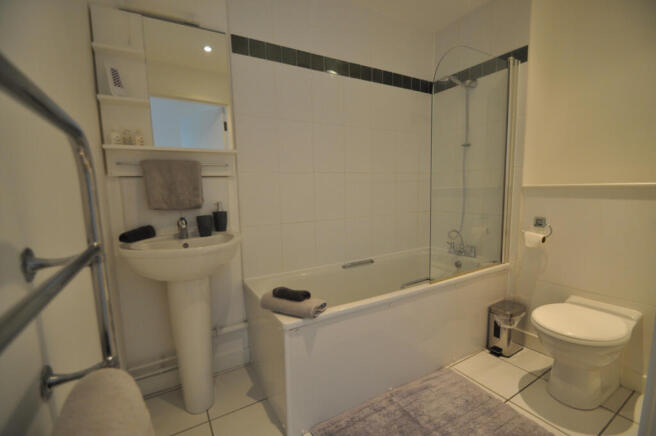 2 bed Apartment to rent Image 7