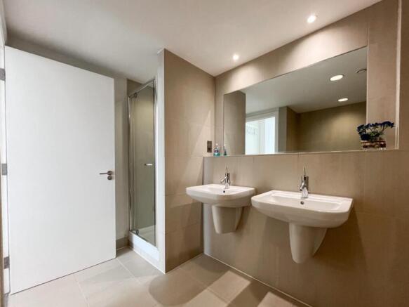 2 bed Flat to rent Image 7