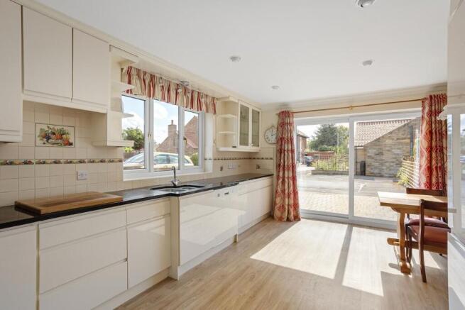 4 bed Detached for sale Image 5