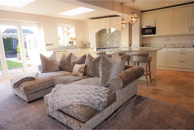 Lounge / Kitchen