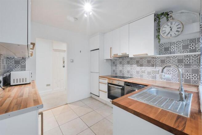 South Street, Epsom, KT18 photo 2