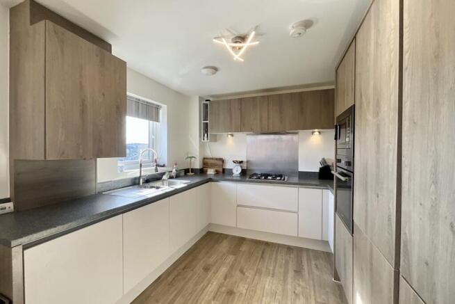 2 bed Flat for sale Image 4