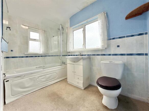 Bathroom.jpg