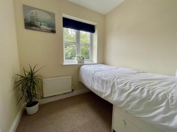4 bed House for sale Image 12