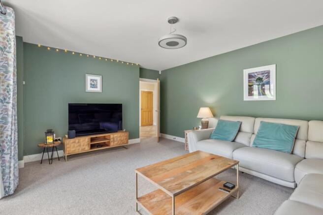 5 bed Detached for sale Image 11
