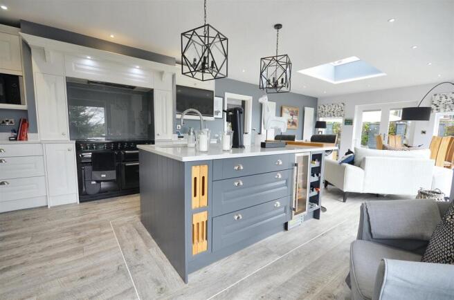 Open Plan Kitchen & Family Room