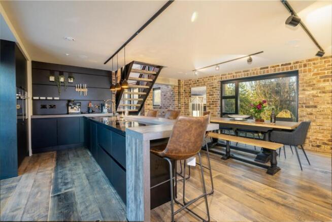 3 bed Detached for sale Image 10