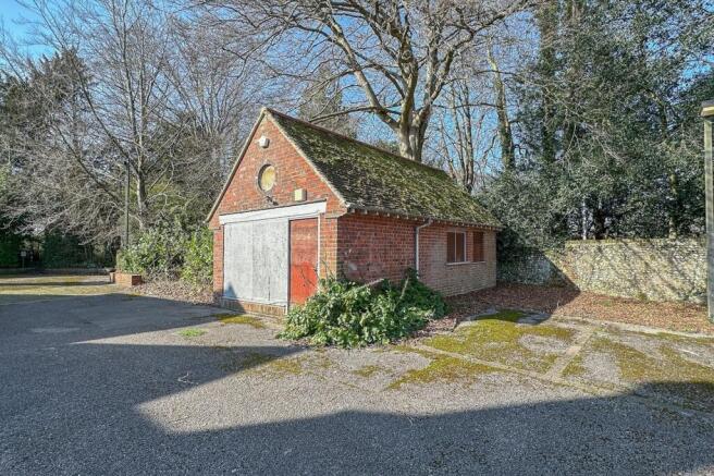 07-Four_Chimneys_Winton_Close_SO22.jpg