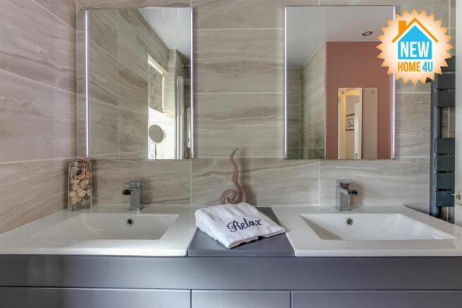 FAMILY BATHROOM: