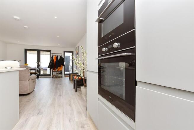 Kitchen / Lounge