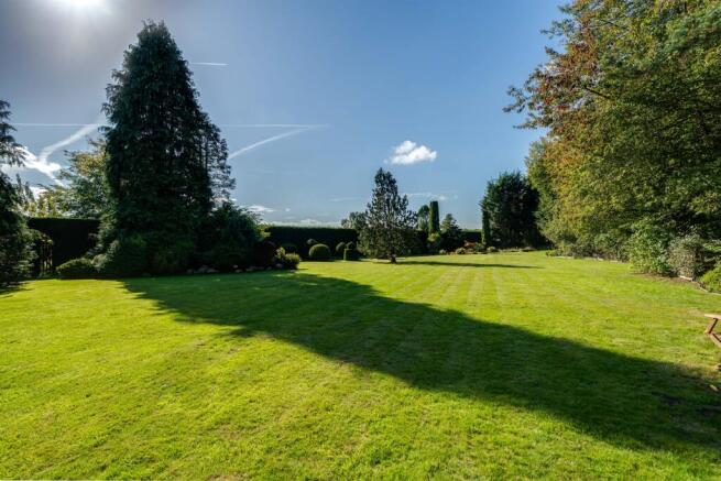 4 bed Detached for sale Image 4