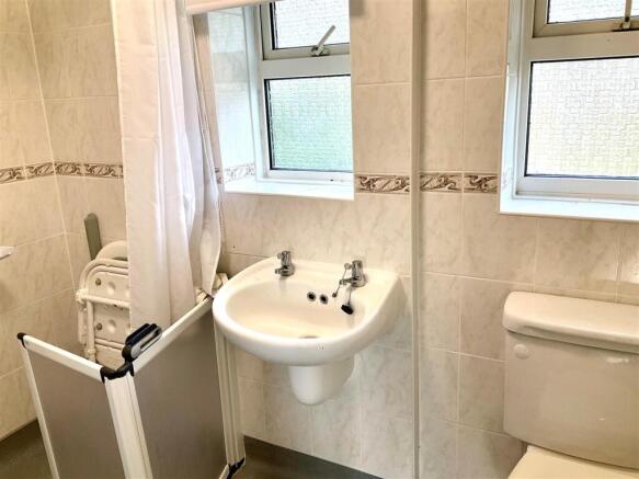 Shower room.jpg