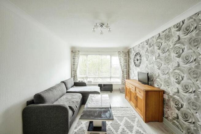 2 bed Apartment for sale Image 5