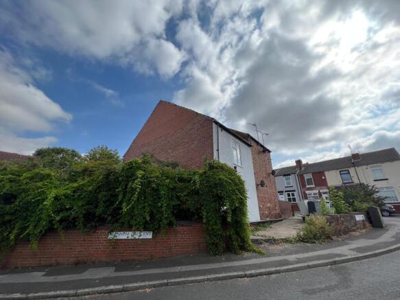 6 bed Detached for sale Image 7