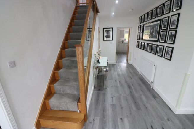 5 bed Detached to rent Image 4