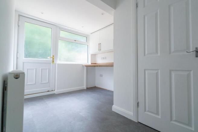 3 bed Semi-Detached to rent Image 10